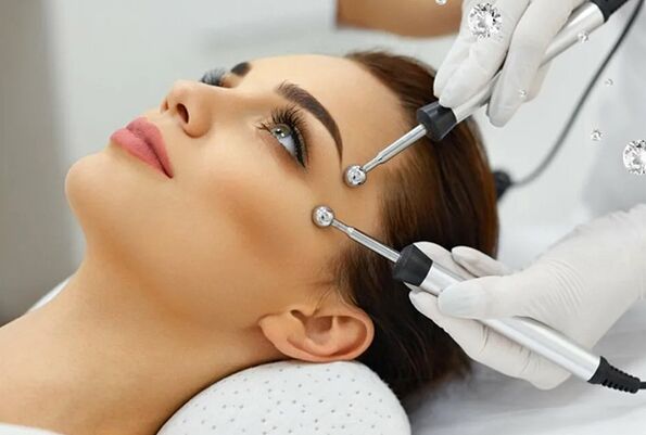 Terapi Mikrokurrent - metoda pakakas peremajaan kulit wajah